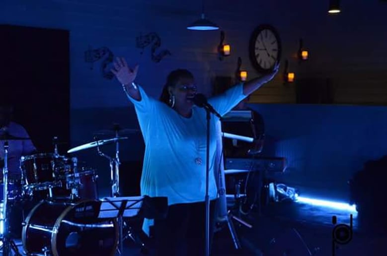 Gallery photo 2 of Leslie Janene & The Soul Company Band