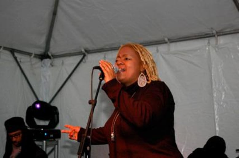 Gallery photo 4 of Leslie Janene & The Soul Company Band