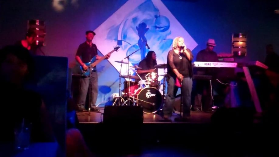Gallery photo 7 of Leslie Janene & The Soul Company Band