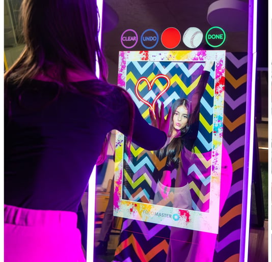 Gallery photo 7 of Lets KLAM Mirror Photo Booth