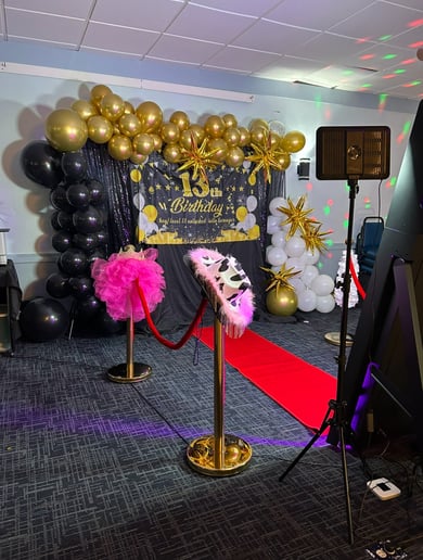 Gallery photo 6 of Lets KLAM Mirror Photo Booth
