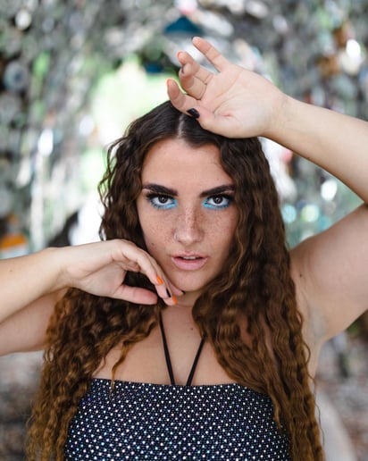Gallery photo 3 of Lexi Algar