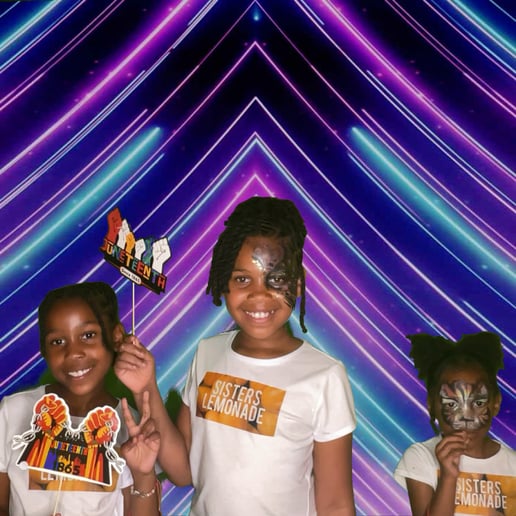 Gallery photo 6 of Lights Camera Glam Photo Booth