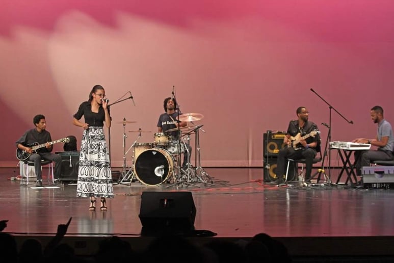 Gallery photo 4 of LiLi SongBird