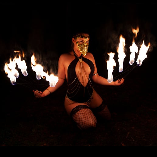 Gallery photo 2 of Lilith Wings (fire dancer)