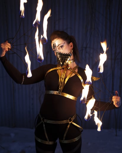 Gallery photo 4 of Lilith Wings (fire dancer)