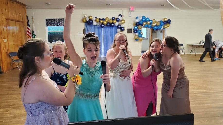 Gallery photo 9 of Limelight Karaoke & DJ Services
