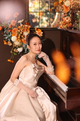 Gallery photo 1 of Lin Lao, Pianist