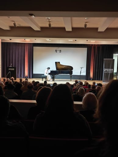 Gallery photo 2 of Lin Lao, Pianist