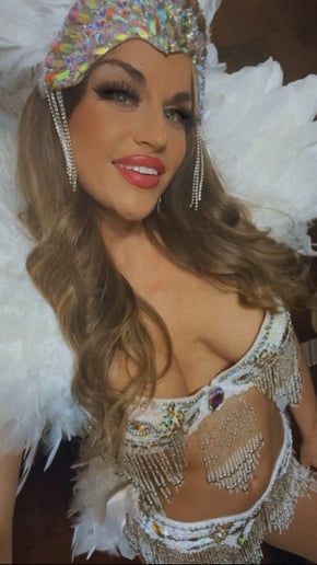 Gallery photo 1 of Lindsay Benay