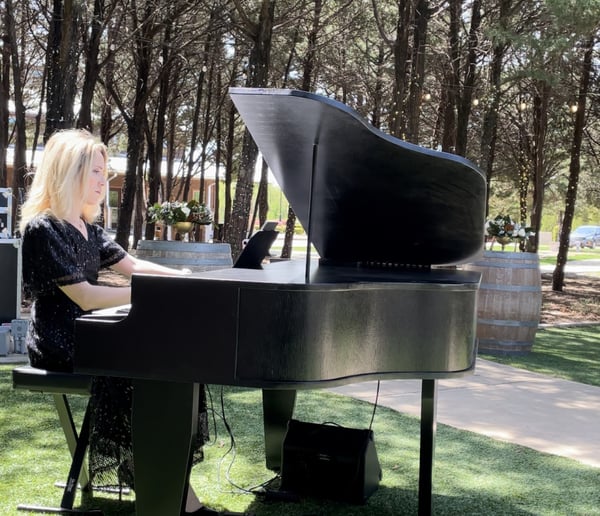 Gallery photo 1 of Lindsay Knight Piano