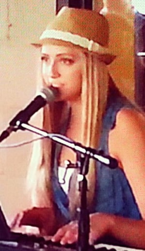 Gallery photo 2 of Lindsay Robinson
