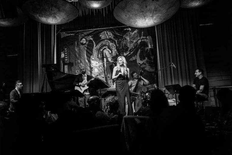 Gallery photo 2 of Lindsay Solo