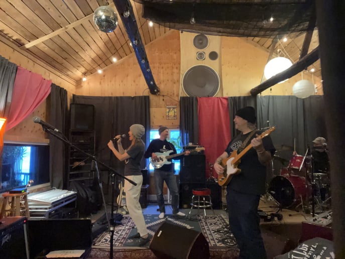 Gallery photo 2 of Lindsay & The Ruminators