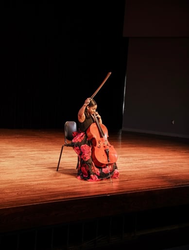 Gallery photo 4 of Lindsey Sharpe