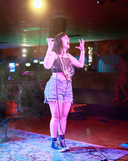Gallery photo 3 of Linzy Collins