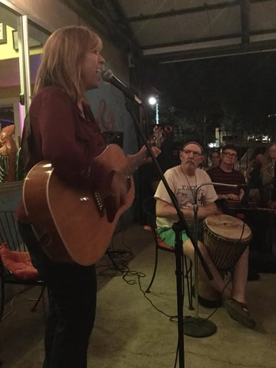 Gallery photo 3 of Lisa Hart , Singer Songwriter