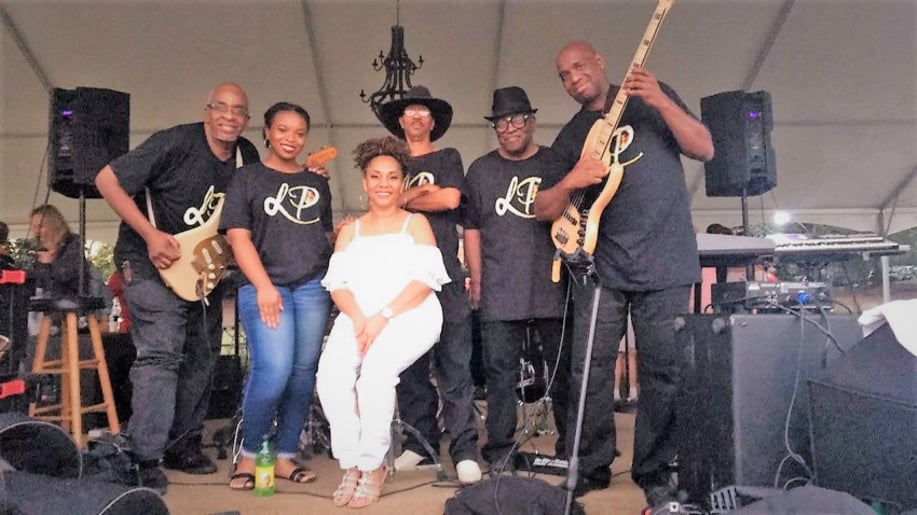 Gallery photo 7 of Lisa Perkins & The E-Lusion Band