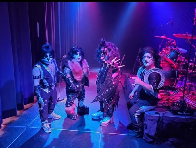 Gallery photo 9 of Dwarf Entertainers