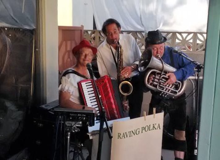 Gallery photo 1 of Live Dance Music By Linda