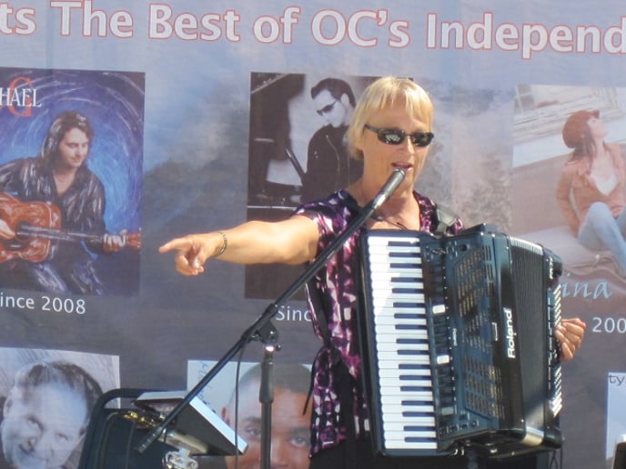 Gallery photo 6 of Live Dance Music By Linda