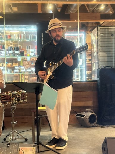 Gallery photo 2 of Live Guitar Show