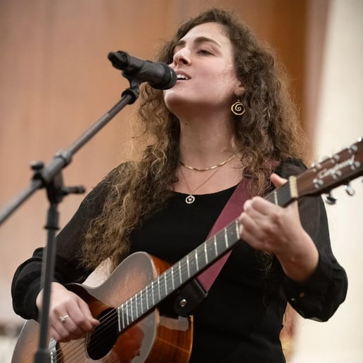 Gallery photo 3 of Live Music - LINOY
