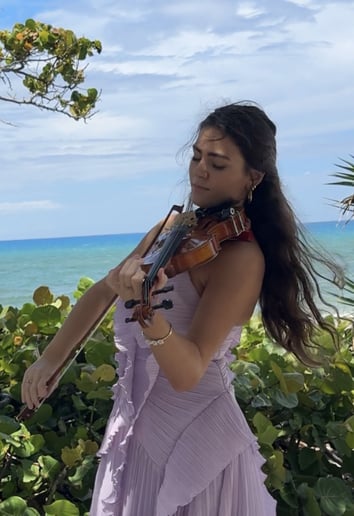 Gallery photo 1 of Live Music by Luna Spasojevic
