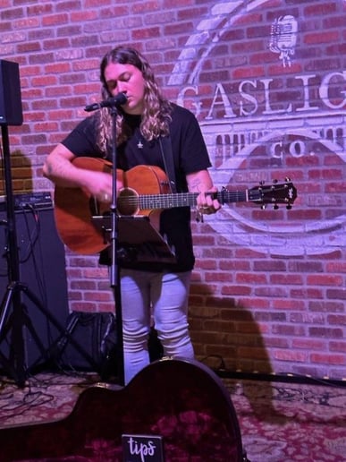 Gallery photo 3 of Zayin Collins - Live Musician