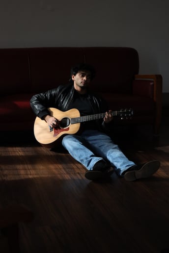 Gallery photo 1 of Live Musician (Singer/Guitarist)