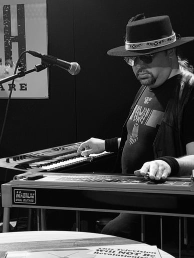 Gallery photo 1 of Live Session & MiniTribute Performance