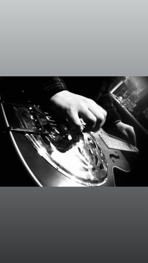 Gallery photo 5 of Live Session & MiniTribute Performance