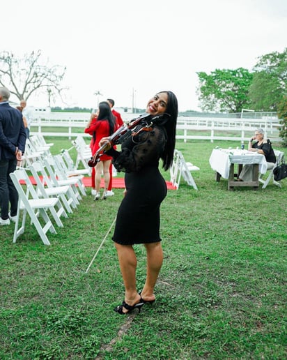Gallery photo 7 of Live Violinist