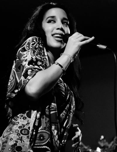 Gallery photo 1 of Lively, versatile & entertaining singer