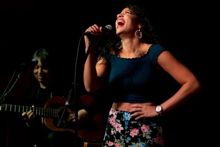 Gallery photo 4 of Lively, versatile & entertaining singer