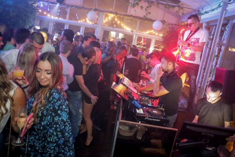 Gallery photo 35 of LiveSaX