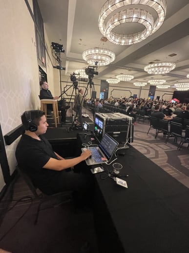 Gallery photo 10 of Livestreaming