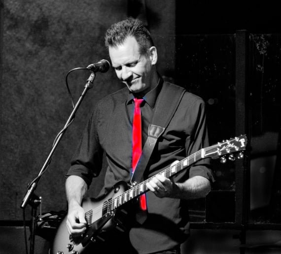 Gallery photo 3 of Living Cover Band