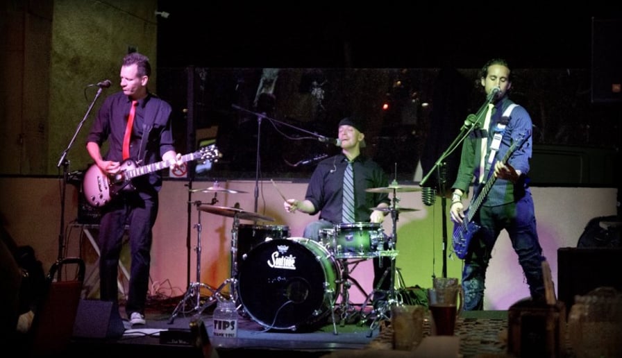 Gallery photo 24 of Living Cover Band