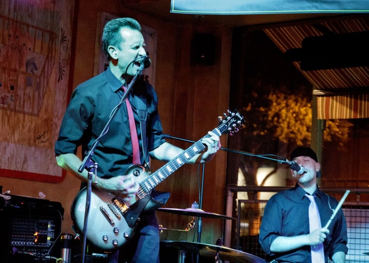 Gallery photo 1 of Living Cover Band