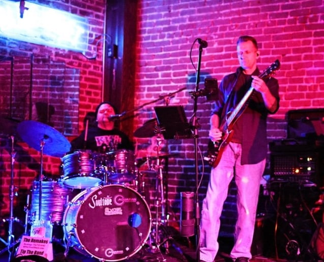 Gallery photo 16 of Living Cover Band