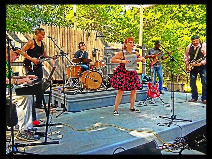 Gallery photo 4 of Liz Mandeville & the Blue Points