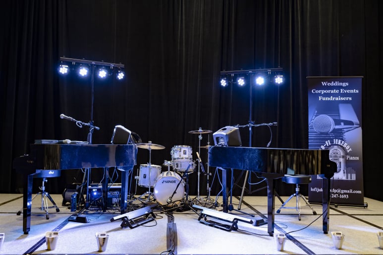 Gallery photo 7 of Lo-Fi Jukebox Dueling Pianos
