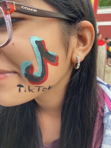 Gallery photo 5 of Local Color Face Painting