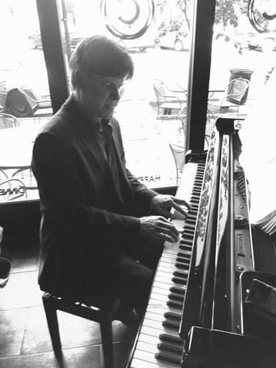 Gallery photo 2 of Jim Loftus - Pianist - Vocalist - Organist