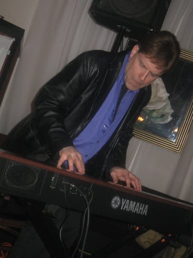 Gallery photo 4 of Jim Loftus - Pianist - Vocalist - Organist