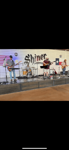 Gallery photo 3 of Logan Gisler & The Well Diggers