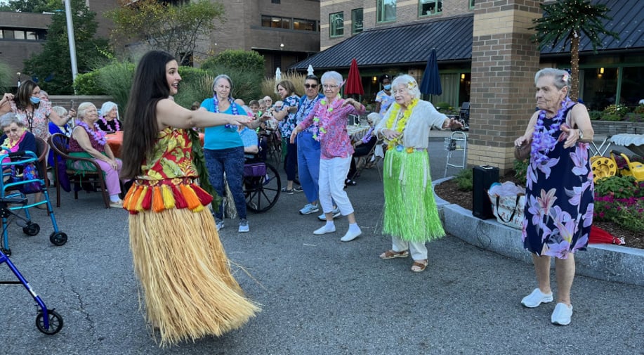 Gallery photo 12 of Lola and Polynesian Fusion