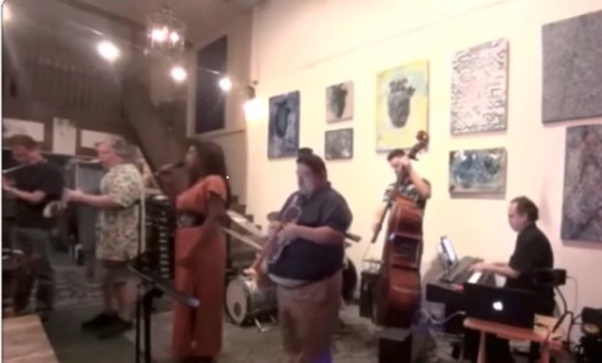 Gallery photo 9 of Lola Batiste