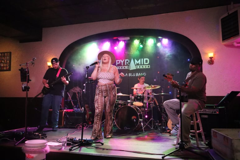 Gallery photo 3 of Lola Blu Band